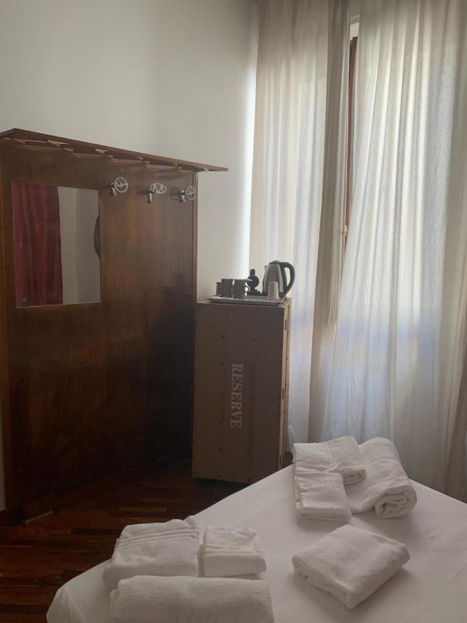 Bed & Breakfast Altrove *